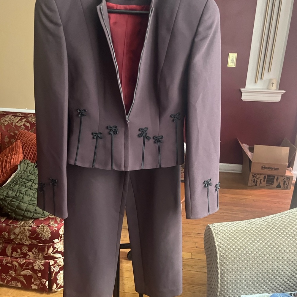 Elegant Brown Suit Set - Picture 4 of 7